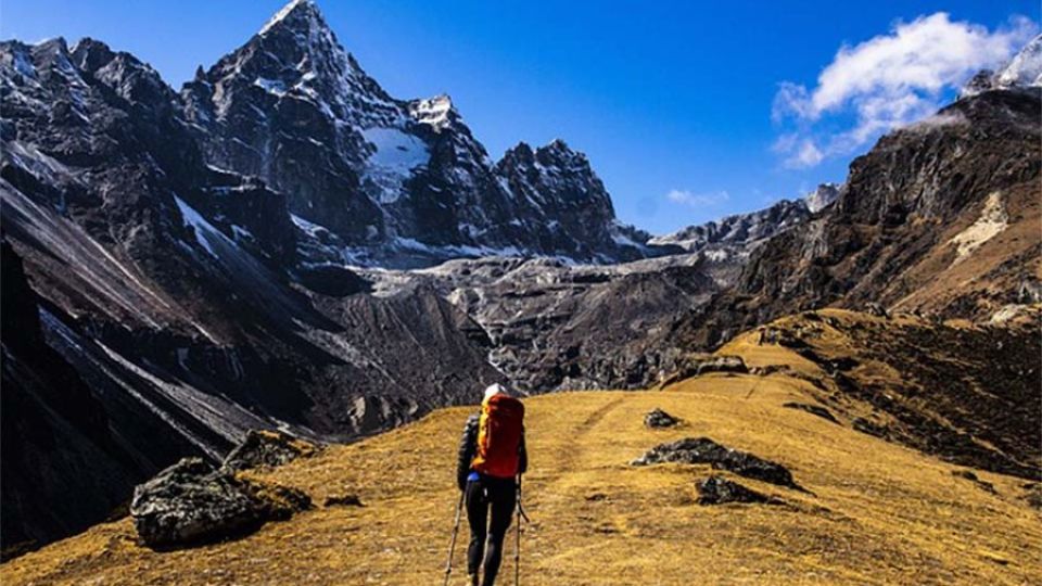 There are ways to both preserve wildlife in the Everest region and not to disrupt high-end tourism